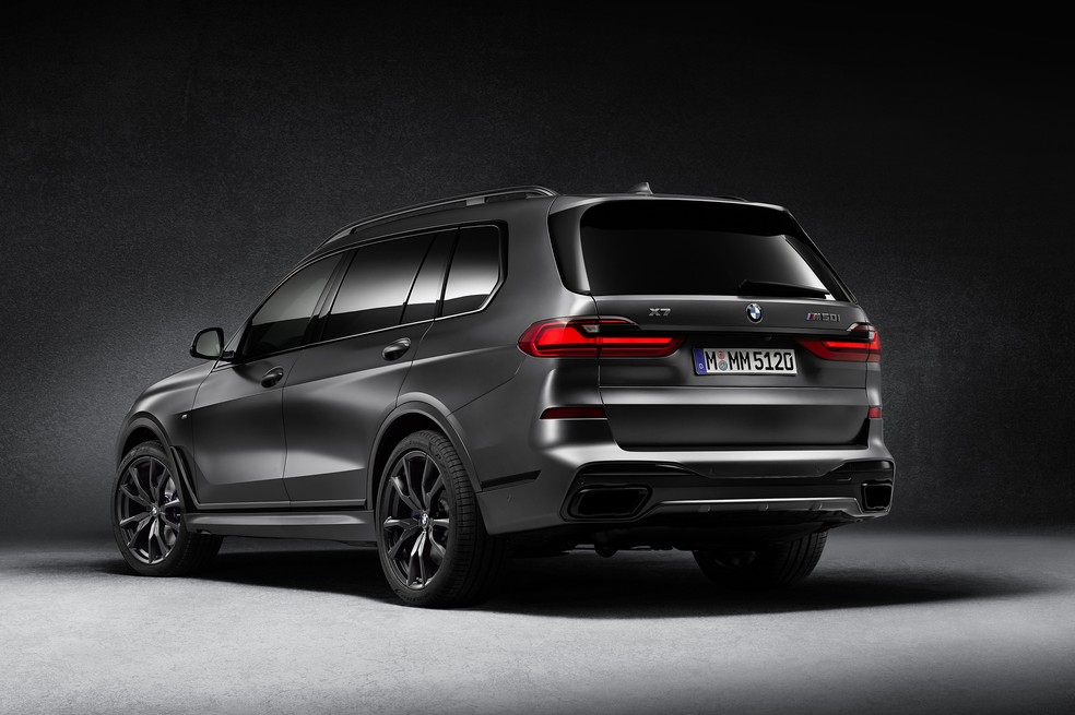 BMW X7 M50i Dark Shadow teve apenas cinco unidades importadas oficialmente ao Brasil � Foto: Divulga��o