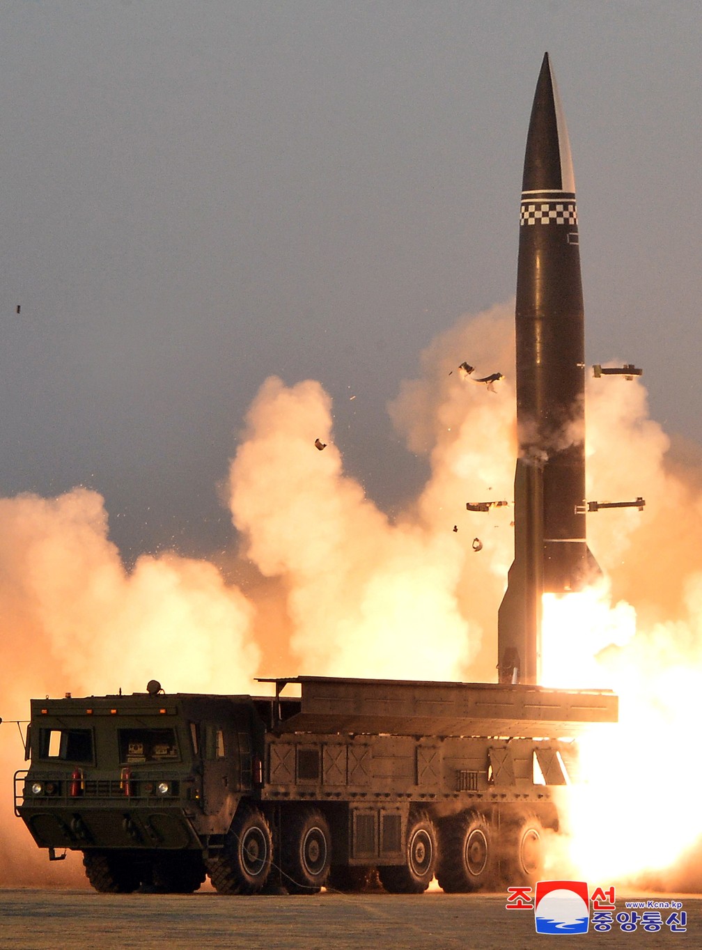 Em nota, a agência estatal de notícias da Coreia do Norte disse que o teste de míssil nesta quinta-feira (25) foi bem sucedido — Foto: KCNA via REUTERS