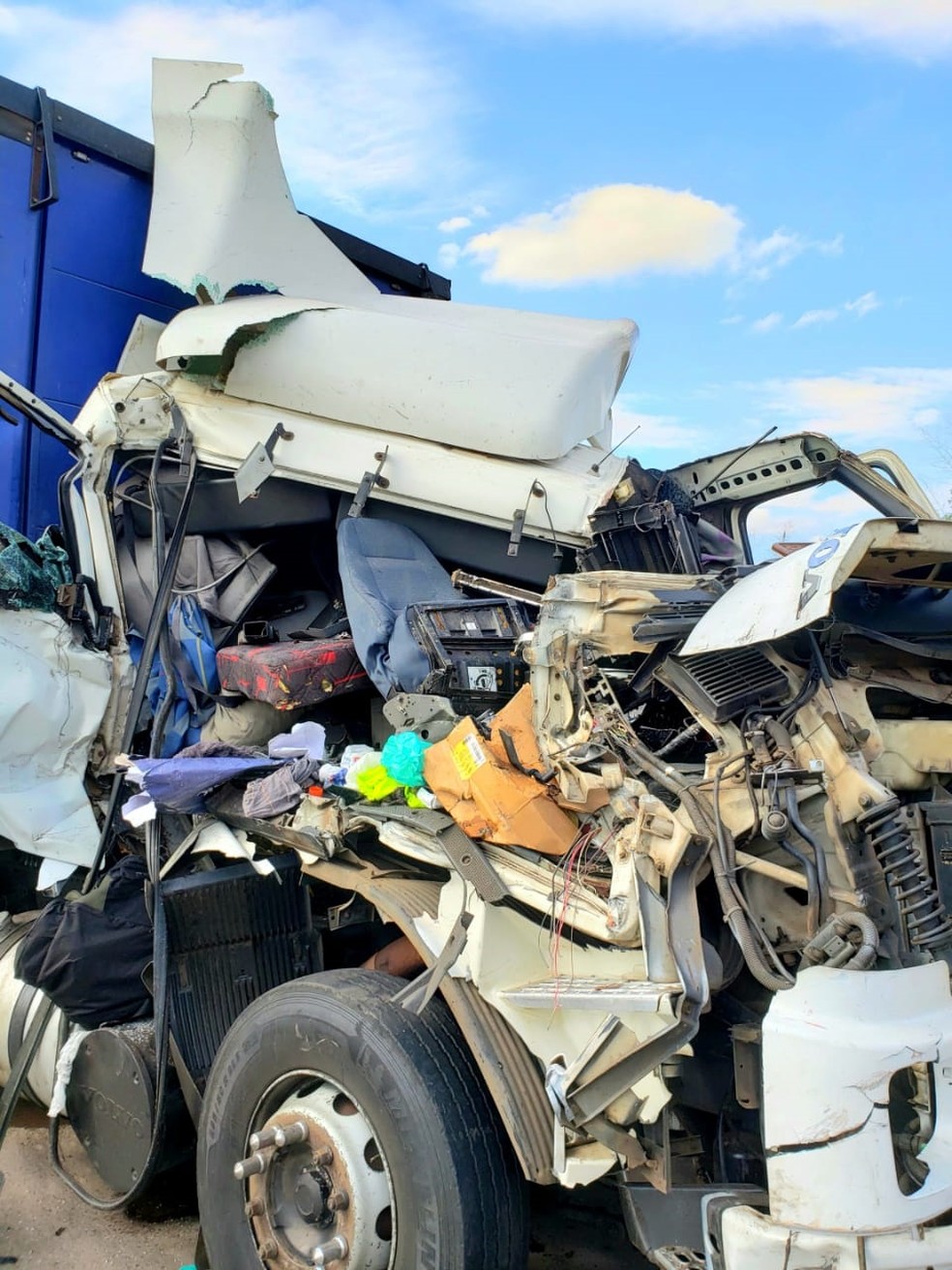 Acidente envolveu dois caminhões na Rodovia Assis Chateaubriand (SP-425) — Foto: Corpo de Bombeiros