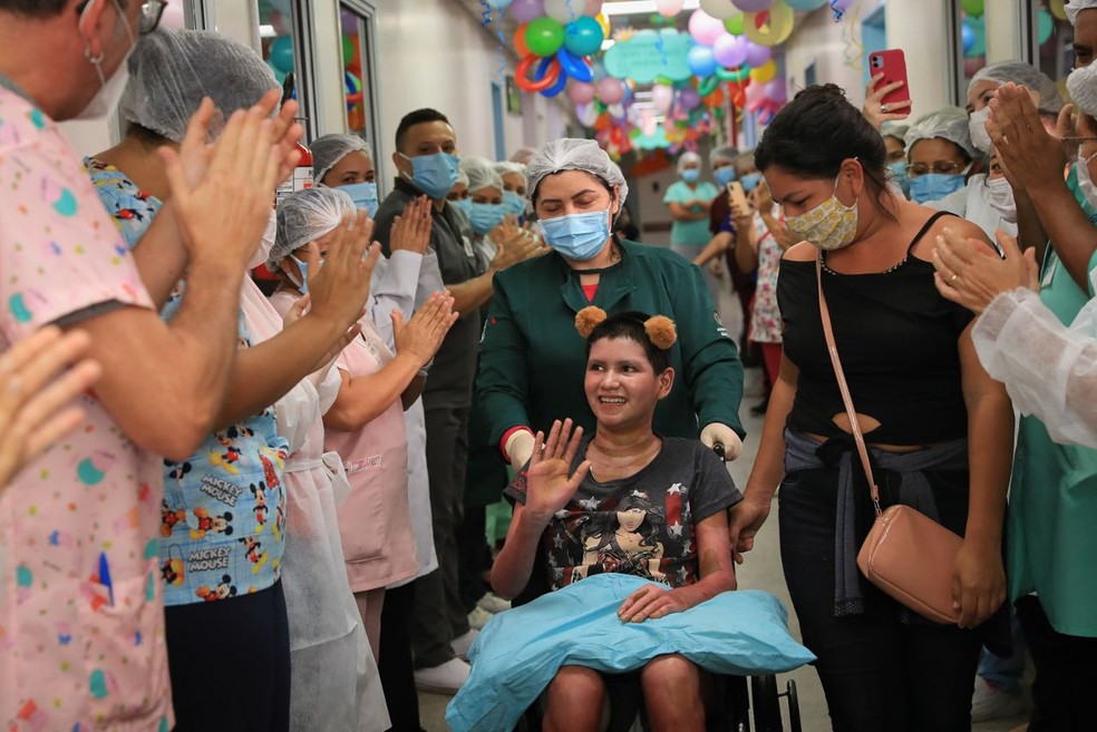 Jovem recebeu alta de hospital nesta quarta-feira (31). — Foto: Divulgação/Secom