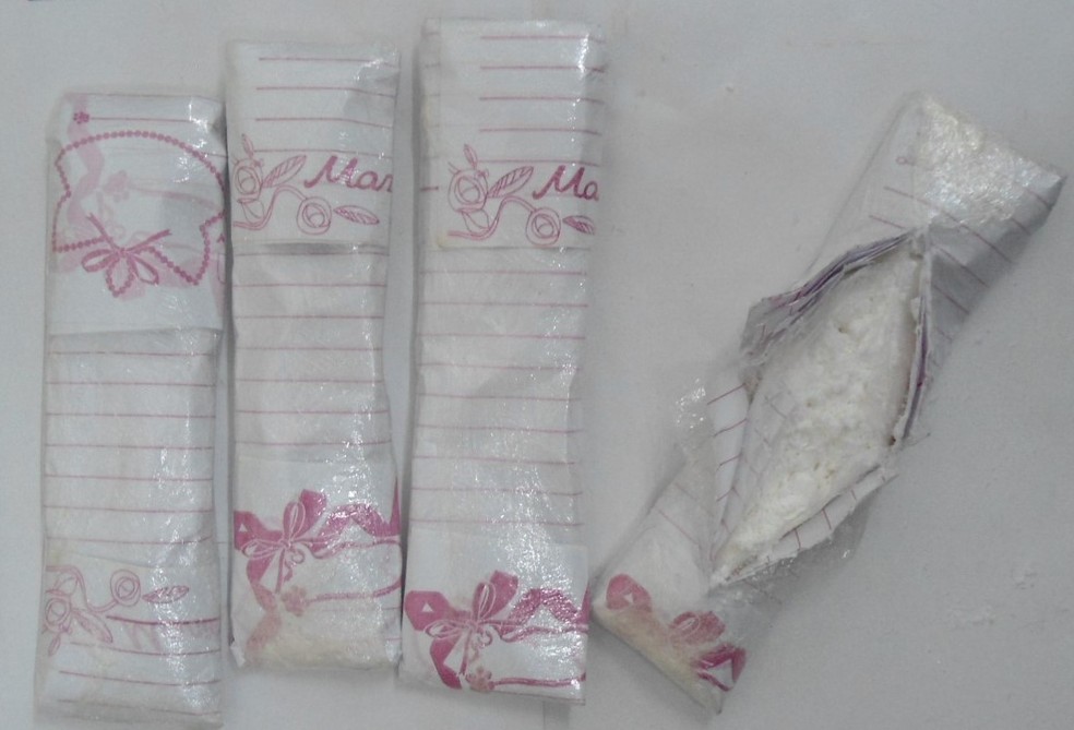 Cocaína estava escondida em quatro invólucros, que foram apreendidos na Penitenciária de Presidente Bernardes (SP) — Foto: SAP