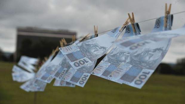 Protesto na Esplanada dos Ministérios contra lavagem de dinheiro (Foto: Marcelo Casal Jr/Agência Brasil)