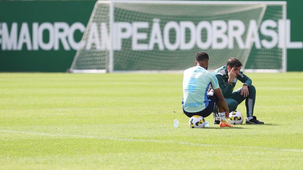 Abel Ferreira e Jorge em treino do Palmeiras — Foto: Cesar Greco / Ag Palmeiras