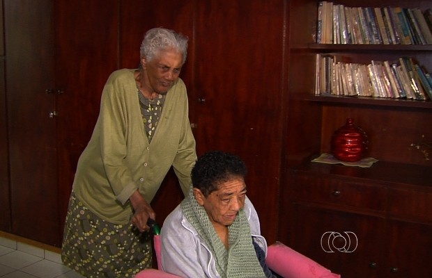 Mãe e filha se reencontram em asilo após 50 anos separadas em Goiânia, Goiás (Foto: Reprodução/TV Anhanguera)