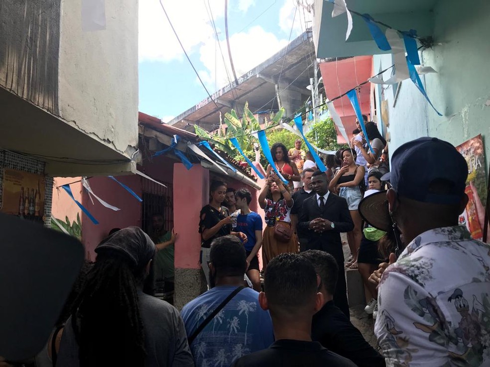 Movimentação na comunidade da Gamboa por causa do clipe de Anitta — Foto: Itana Alencar/G1