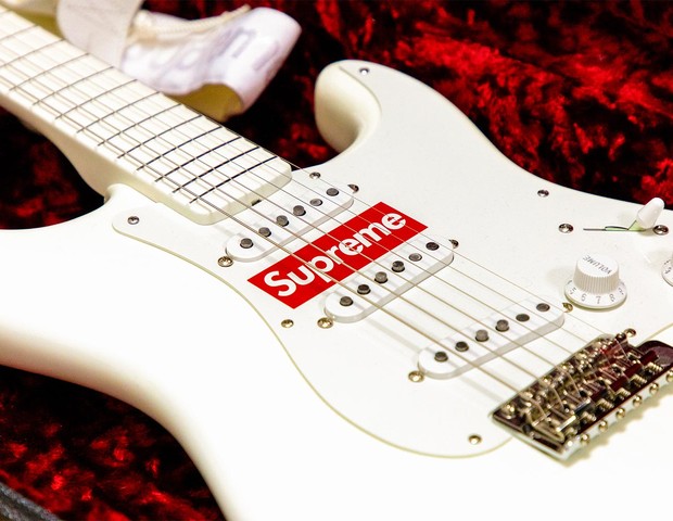 Guitarra da Fender/Supreme leiloada (Foto: reprodução)