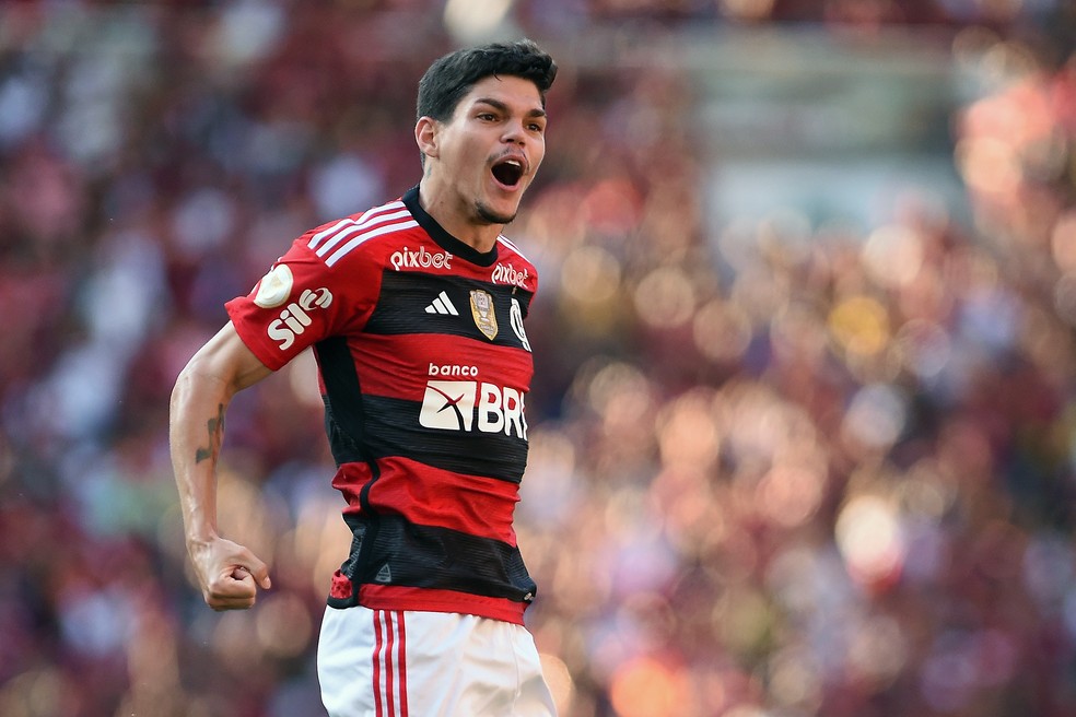 Ayrton Lucas Flamengo x Coritiba &mdash; Foto: Andr&eacute; Dur&atilde;o