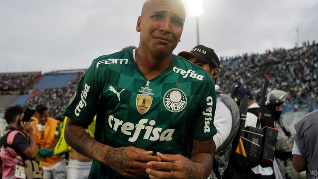 Deyverson chora ao marcar gol do Palmeiras contra Flamengo