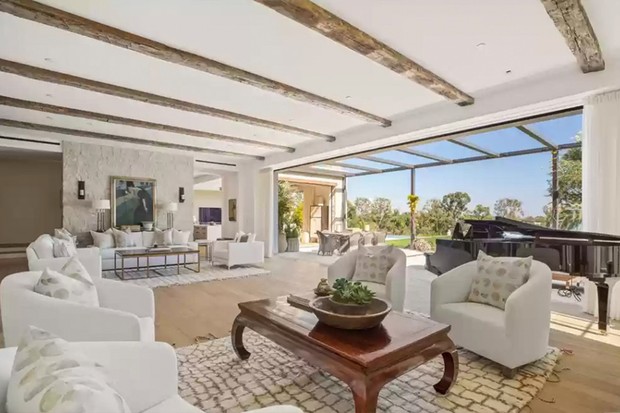 Michelle Pfeiffer quer R$ 127 milhões por mansão em uma das ruas mais caras de Los Angeles (Foto: Divulgação)