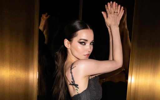 Dove Cameron entrega tudo com looks fashionistas versáteis - Vogue