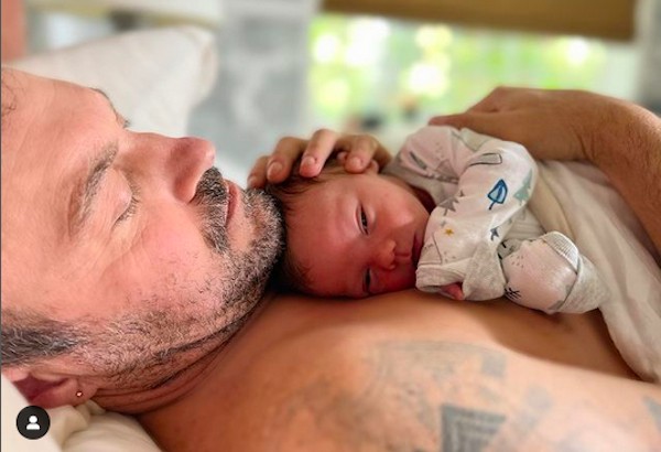 Brian Austin Green com o filho caçula (Foto: Instagram)