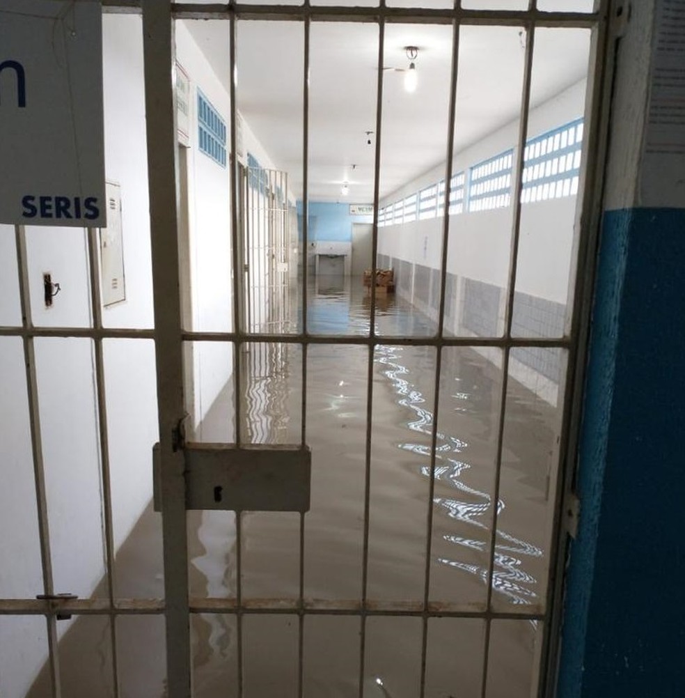 Chuva alaga presídio Baldomero Cavalcanti, em Maceió — Foto: Divulgação/Sinasppen Alagoas