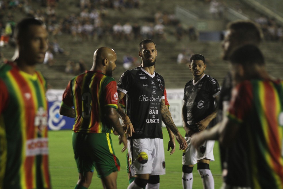 Sem vencer há três rodadas, o Botafogo-PB vai encarar o Santa Cruz neste domingo — Foto: Cisco Nobre / GloboEsporte.com
