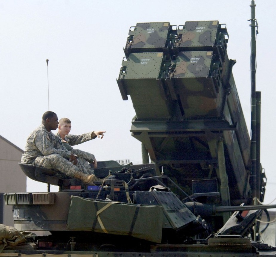 Um lançador de mísseis Patriot, a nova arma da Ucrânia, doada pelos Estados Unidos nesta quinta-feira
