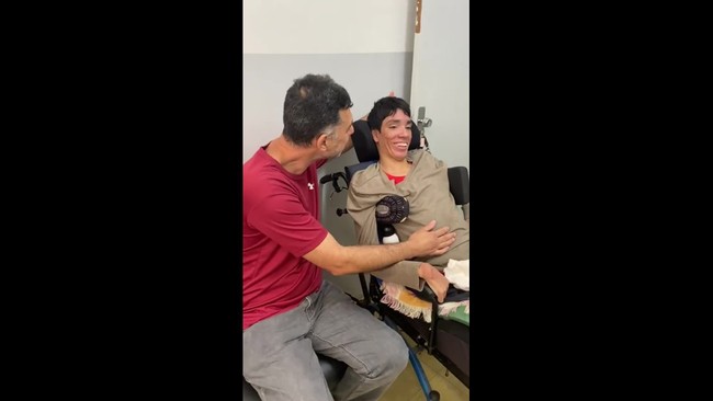 Polcia busca por pai biolgico de jovem com deficincia que foi abandoado pela me