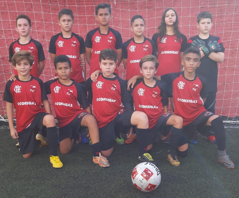 VictÃ³ria vai jogar com os colegas de time no sub-12 â€” Foto: Toni Rastrelo