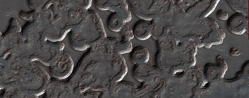 Dióxido de carbono que passou do estado sólido para o gasoso, formando estas estranhas formas no polo sul de Marte (Foto: NASA/JPL/University of Arizona)