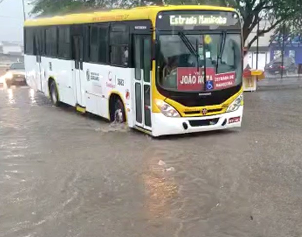 VÍDEO: fortes chuvas, ventos e trovões são registradas em Caruaru