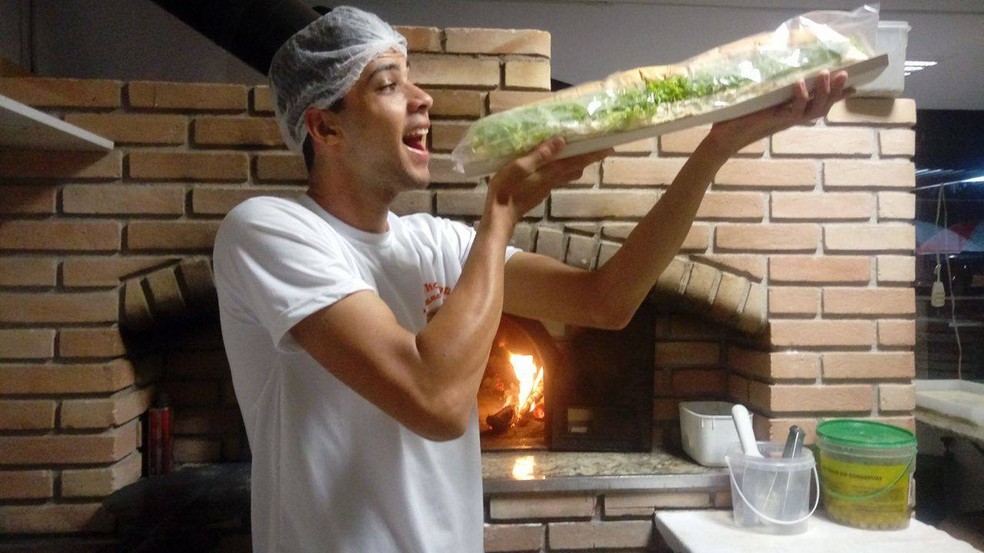 Jovem De Mogi Cria Hot Dog De 10 Salsichas Pesando 2 Quilos E Faz Sucesso Na Web Mogi Das Cruzes E Suzano G1 It can also refer to the sausage itself. jovem de mogi cria hot dog de 10