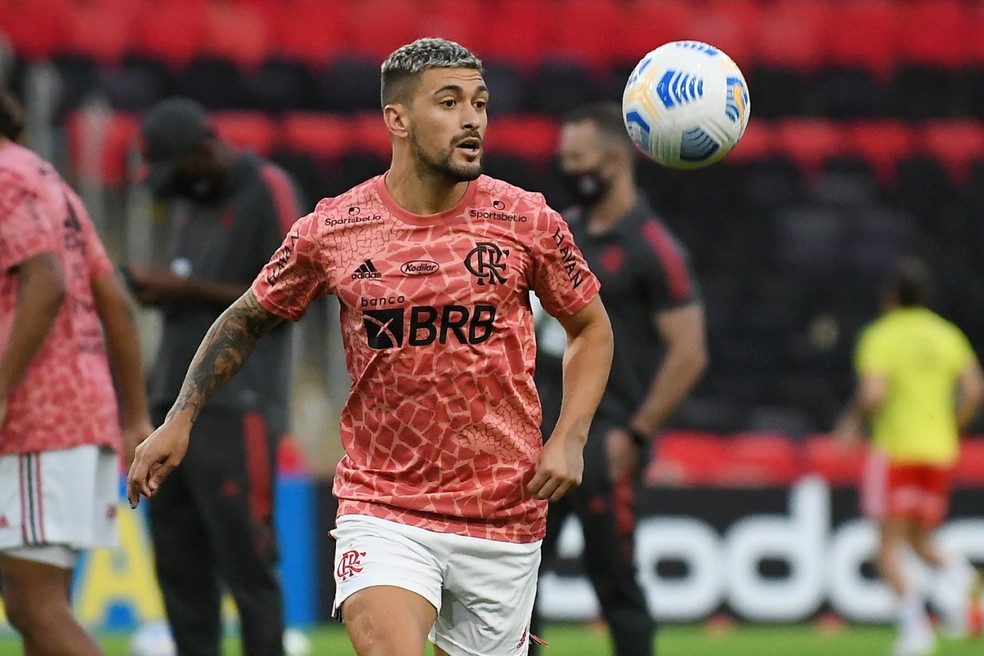 Arrascaeta no aquecimento para Flamengo x Internacional, pelo Brasileir&atilde;o &mdash; Foto: Alexandre Dur&atilde;o