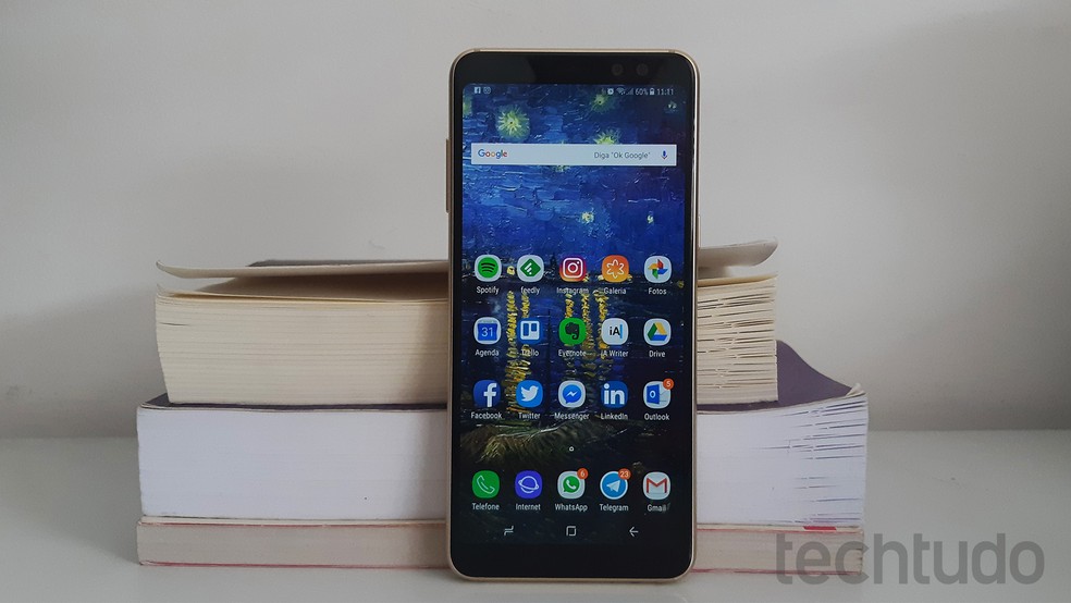 Câmera frontal dupla do Galaxy A8 tem 16 MP e 8 MP — Foto: Bruno De Blasi/TechTudo