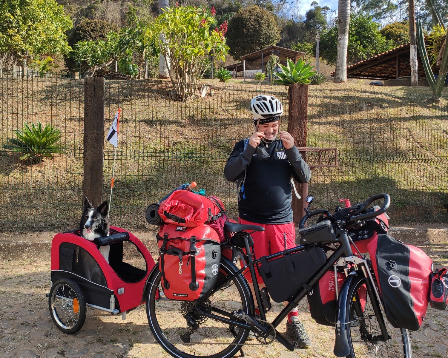 Ainda que com um equipamento mais simples, Belmiro e o professor de história já percorreram 600 quilômetros de bike juntos  (Foto: Arquivo Pessoal / Luis Fernando Prestes)