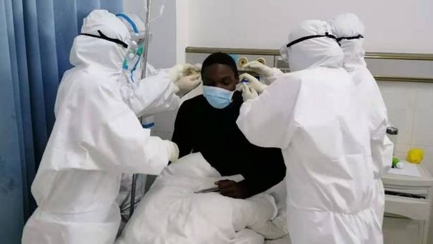 Senou afirmou que não queria ser responsável por levar doença à África (Foto: Arquivo Pessoal via BBC News)
