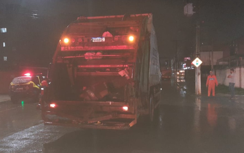 Acidente entre moto e caminhão de lixo deixa um morto no oeste da Bahia — Foto: Divulgação/Sutrans