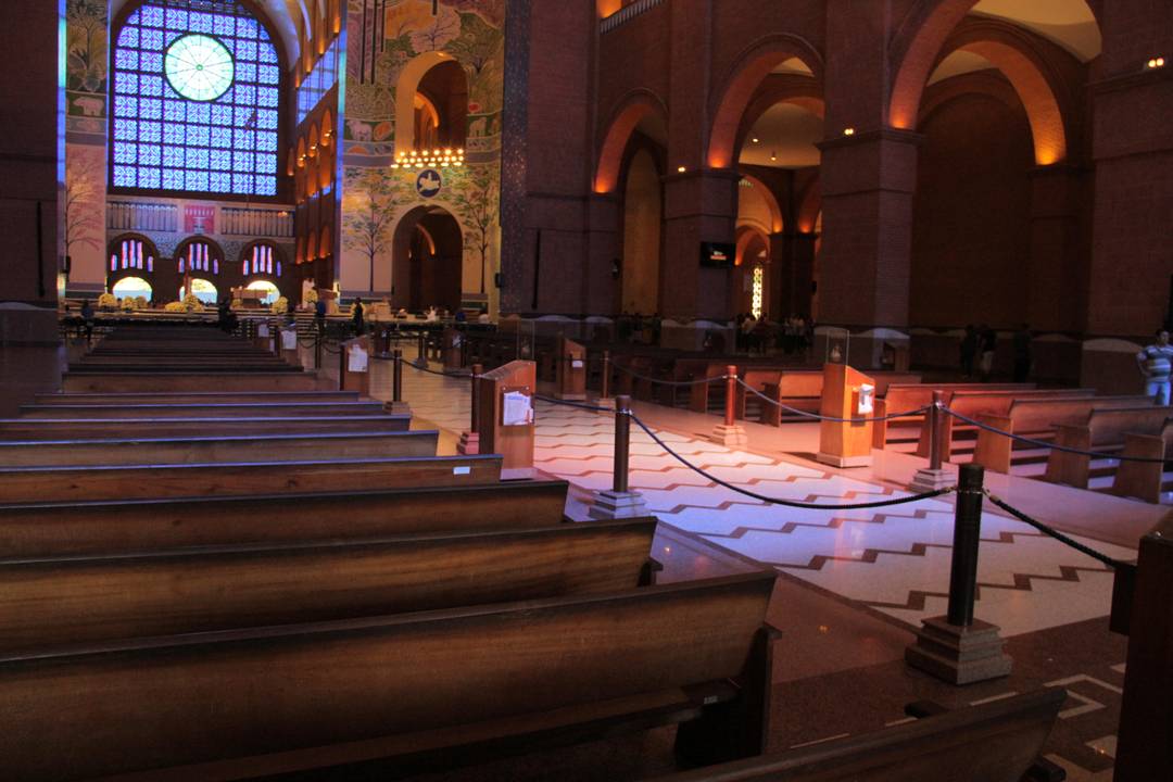 Igreja é esvaziada para procedimento de segurança antes da chegada do presidente