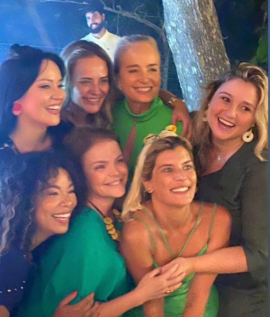 Micheli Machado, Geovanna Tominaga, Marcia Marbá, Mariana Nogueira e Marcella Bordallo com Angélica