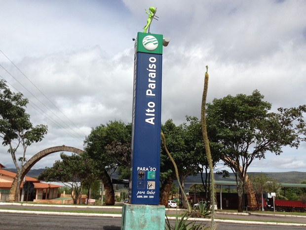 Portais na entrada da cidade de Alto Paraíso de Goiás (Foto: Elisângela Nascimento/G1)