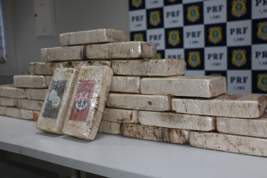 PRF apreende 30 tabletes de pasta base de cocaína em Seropédica