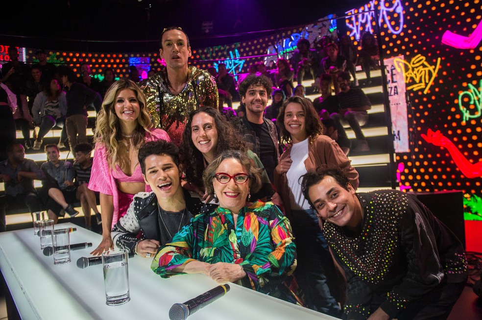 Mariana Santos, Dudu Bertholini, Jose Loreto, Jout Jout, Bruna Linzmeyer, Regina Navarro Lins e Eduardo Sterblitch: elenco e convidados de nova temporada de “Amor & Sexo” — Foto: Globo/Raquel Cunha