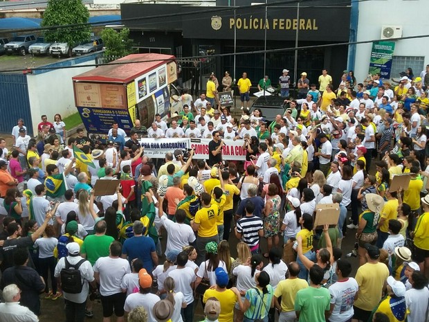 Manifestação Tocantins - Araguaína (Foto: Marcos Humberto/TV Anhanguera)