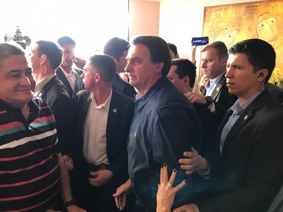 Bolsonaro depois de almoçar em um restaurante de galetos em Brasília — Foto: Laís Lis/G1