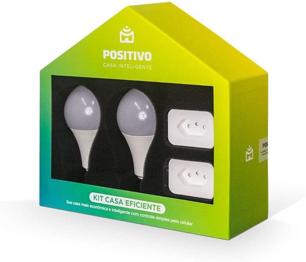 Kit casa eficiente traz duas lâmpadas e dois plugs smart  — Foto: Divulgação/Positivo