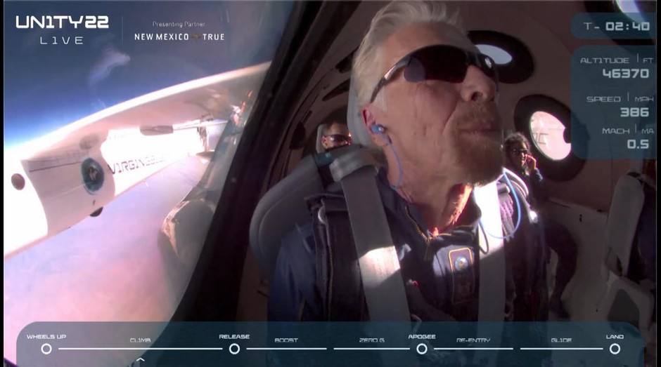 Richard Branson durante viagem ao espaço (Foto: Reprodução/YouTube)