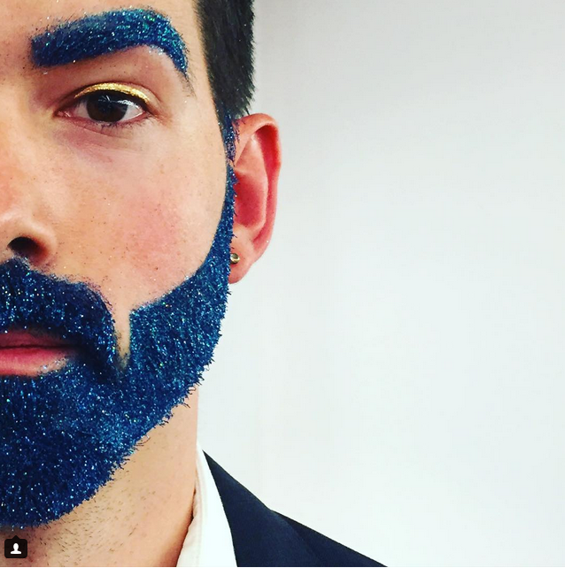 Alguns homens levaram a tendência ainda mais longe, colocando glitter nas sobrancelhas (Foto: Instagram/Reprodução)