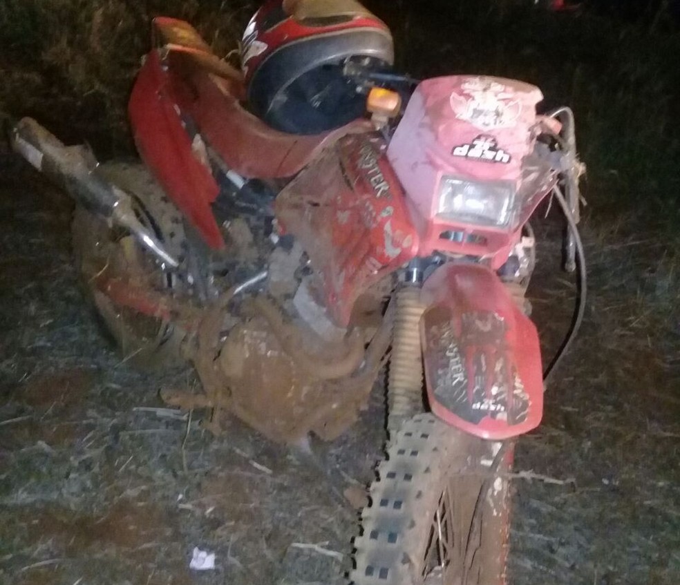 Adolescentes estavam em um moto na rodovia e colidiram com o carro (Foto: João Polo/Arquivo pessoal )