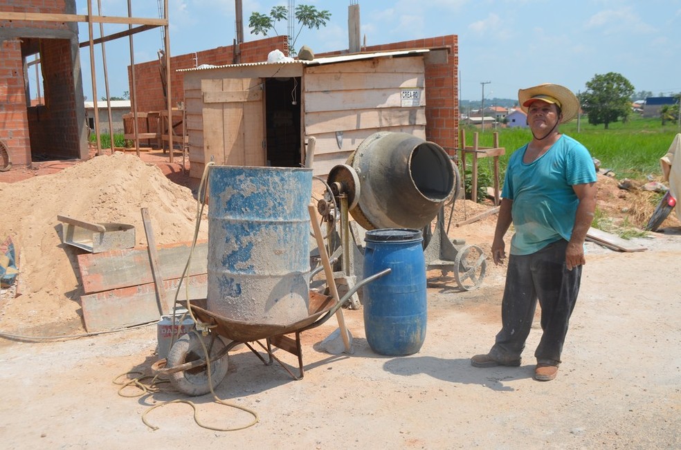 Servente de obras foi a ocupaÃ§Ã£o que mais registrou geraÃ§Ã£o de empregos em Caruaru no ano de 2018 â€” Foto: PÃ¢mela Fernandes