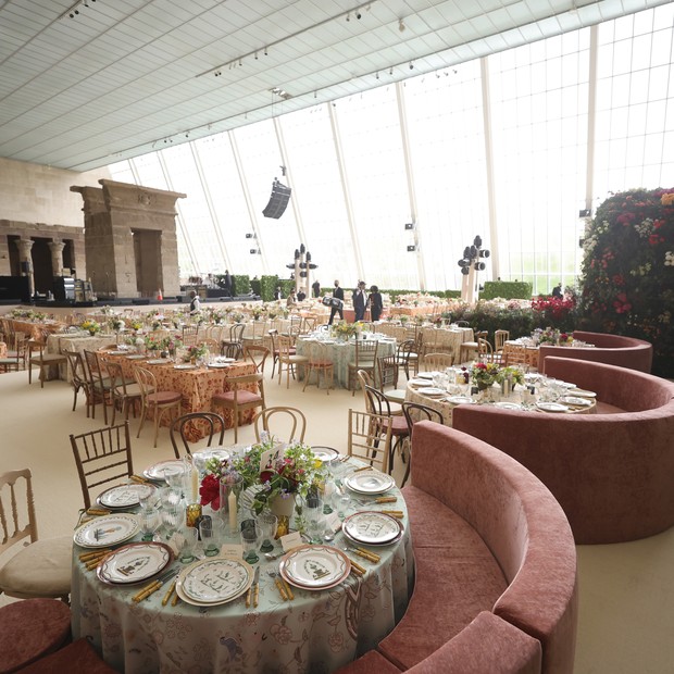 NEW YORK, NEW YORK - MAY 02: (Exclusive Coverage) A view of table settings at The 2022 Met Gala Celebrating "In America: An Anthology of Fashion" at The Metropolitan Museum of Art on May 02, 2022 in New York City. (Photo by Matt Winkelmeyer/MG22/Getty Ima (Foto: Getty Images for The Met Museum/)