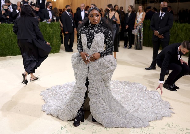 NEW YORK, NEW YORK - SEPTEMBER 13: Simone Biles attends The 2021 Met Gala Celebrating In America: A Lexicon Of Fashion at Metropolitan Museum of Art on September 13, 2021 in New York City. (Photo by John Shearer/WireImage) (Foto: WireImage)