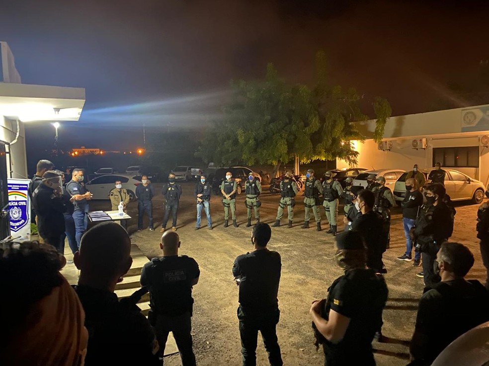 Operação empregou 50 policiais civis, entre delegados, agentes e escrivães.   — Foto: Divulgação/ Polícia Civil de Pernambuco