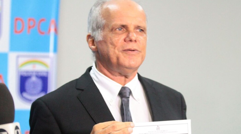 Delegado Ademir Oliveira está à frente das investigações no DPCA (Foto: Marlon Costa/Pernambuco Press)