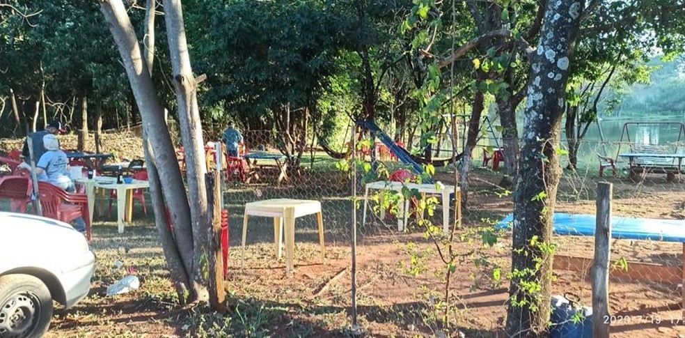 For&ccedil;a-tarefa interdita pesque-pague com 100 pessoas em S&atilde;o Carlos. &mdash; Foto: Prefeitura de S&atilde;o Carlos/Divulga&ccedil;&atilde;o