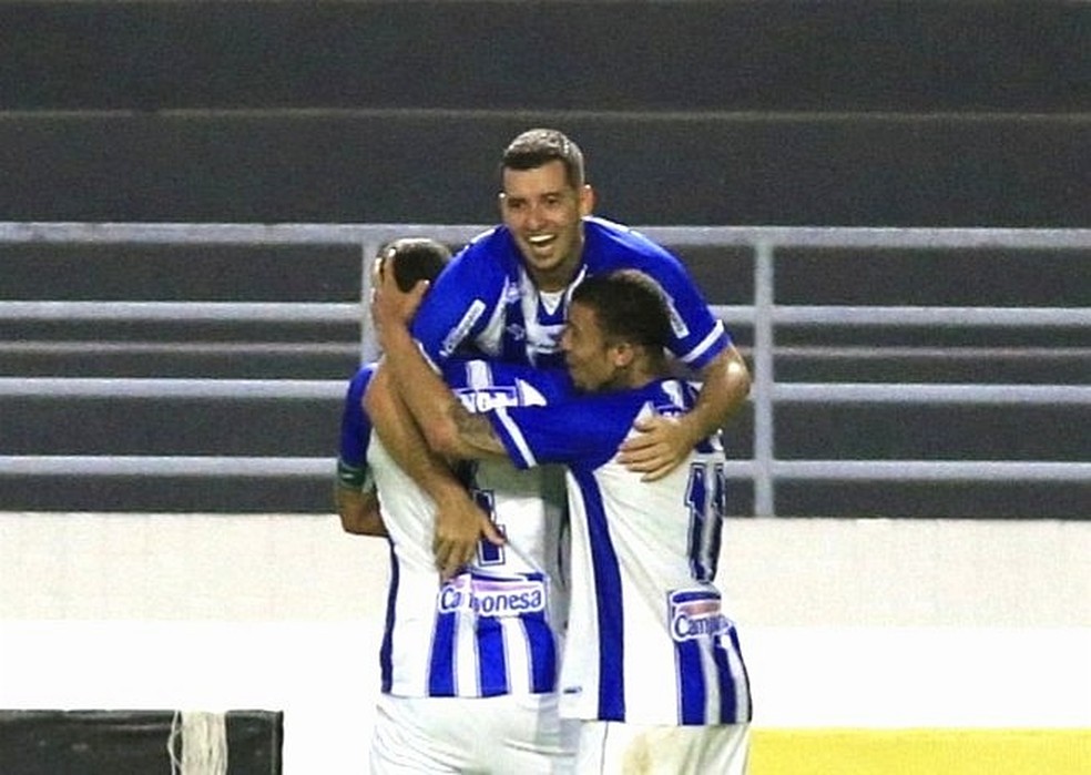 Rafinha marcou o terceiro do CSA — Foto: Ailton Cruz/Gazeta de Alagoas