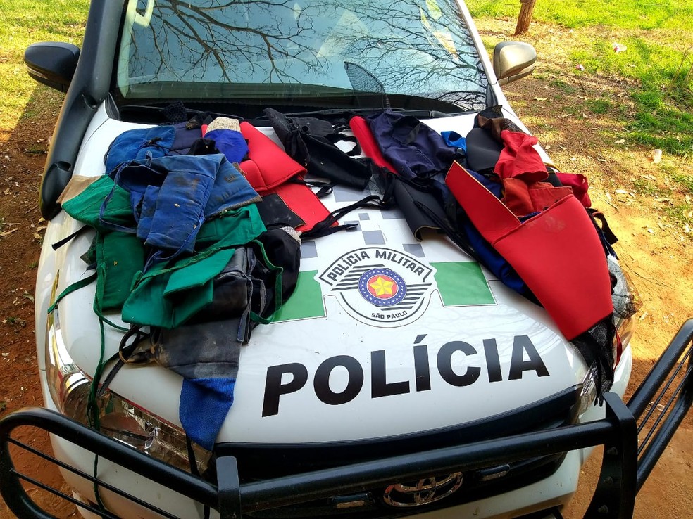 Polícia Ambiental flagra rinha de galos em Mirante do Paranapanema — Foto: Polícia Militar Ambiental 