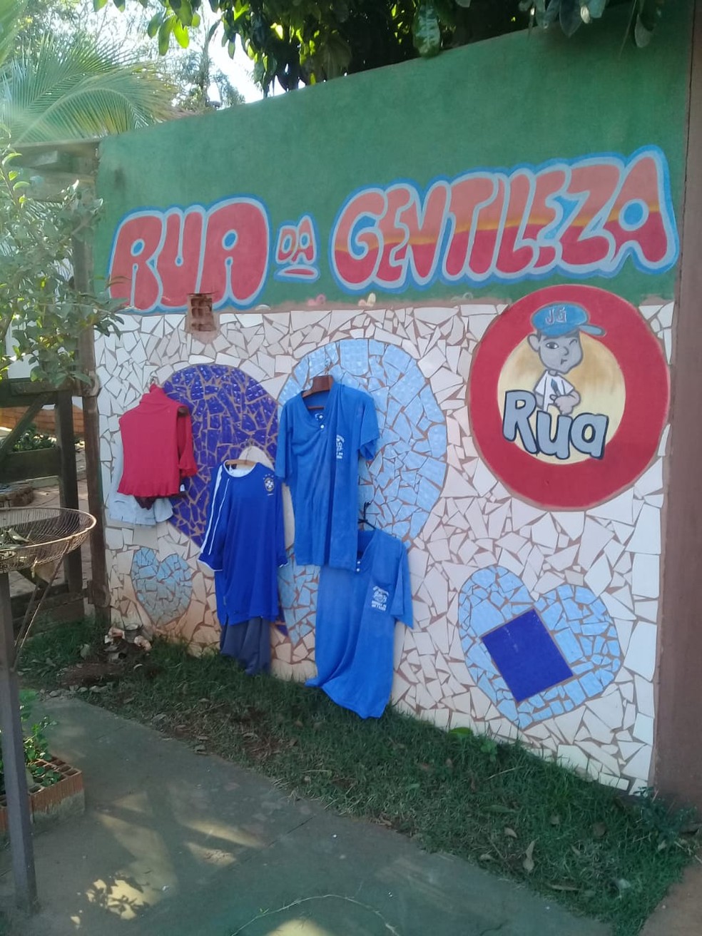 Rua da gentileza, local de doaÃ§Ã£o e coleta de roupas e brinquedos para famÃ­lias carentes (Foto: Ricardo Freitas / Tv Morena )