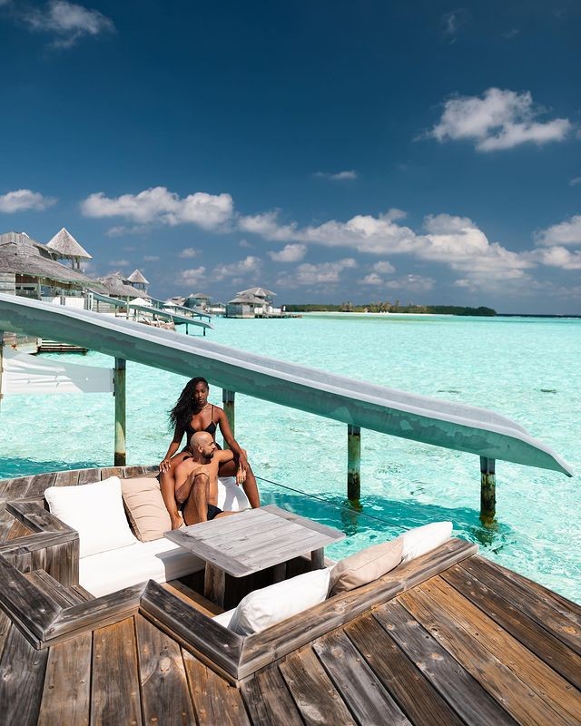 Iza posa em clima romântico com o marido nas Maldivas (Foto: Reprodução / Instagram)