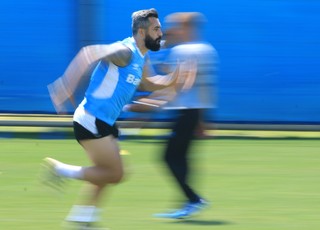 Em negócios por renovação, Douglas e Pedro Rocha recebem sondagens